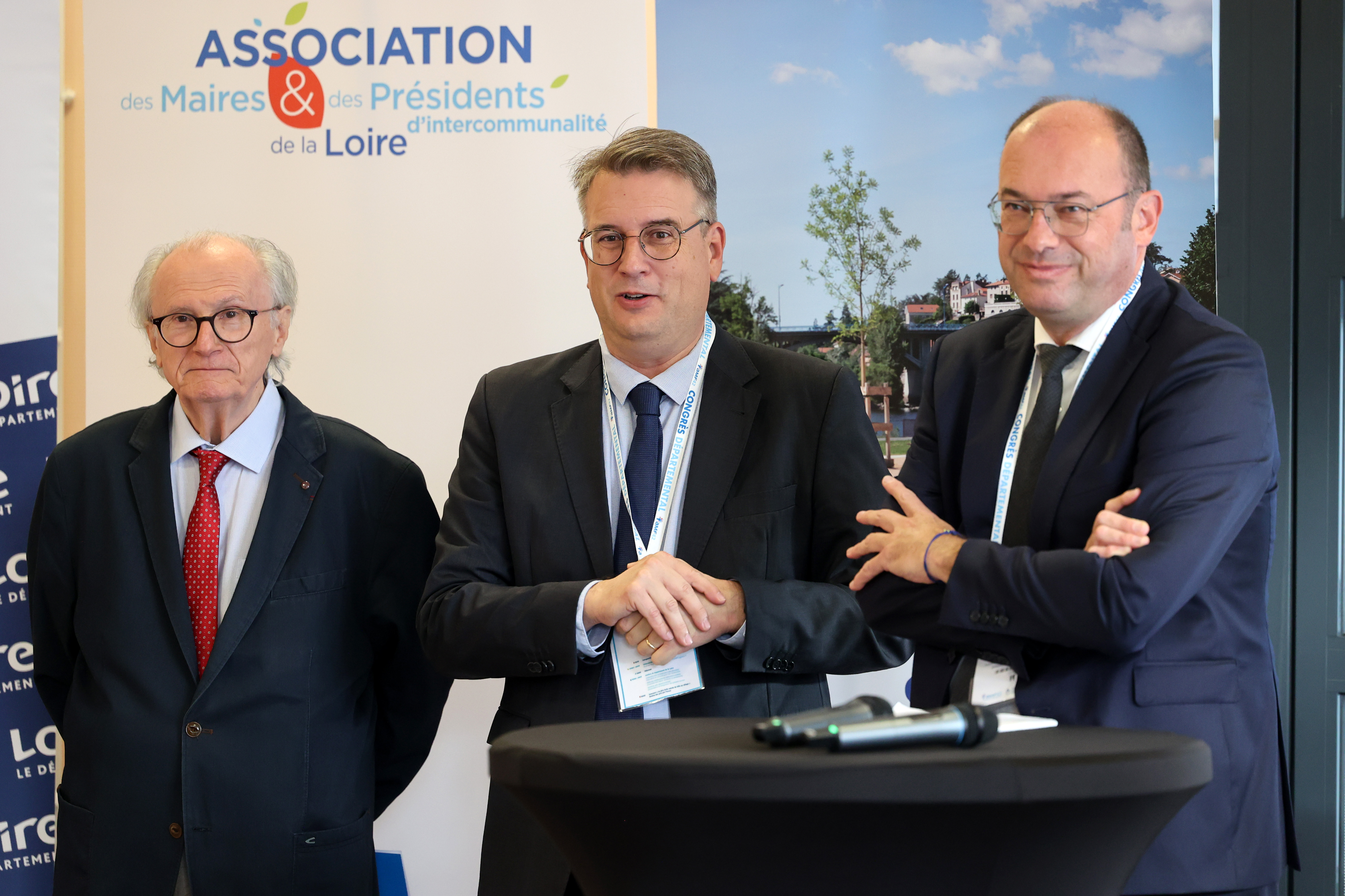 Conférence de presse en présence d'Hervé REYNAUD, Président de l'AMF42, Olivier JOLY, Maire de Saint-Just Saint-Rambert et Georges ZIEGLER, Président du Département de la Loire